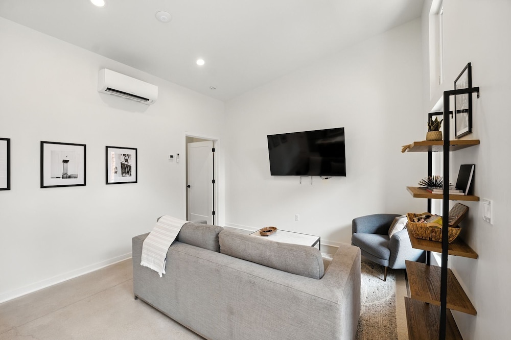 500 House - Unit C 1 Bedroom Townhouse