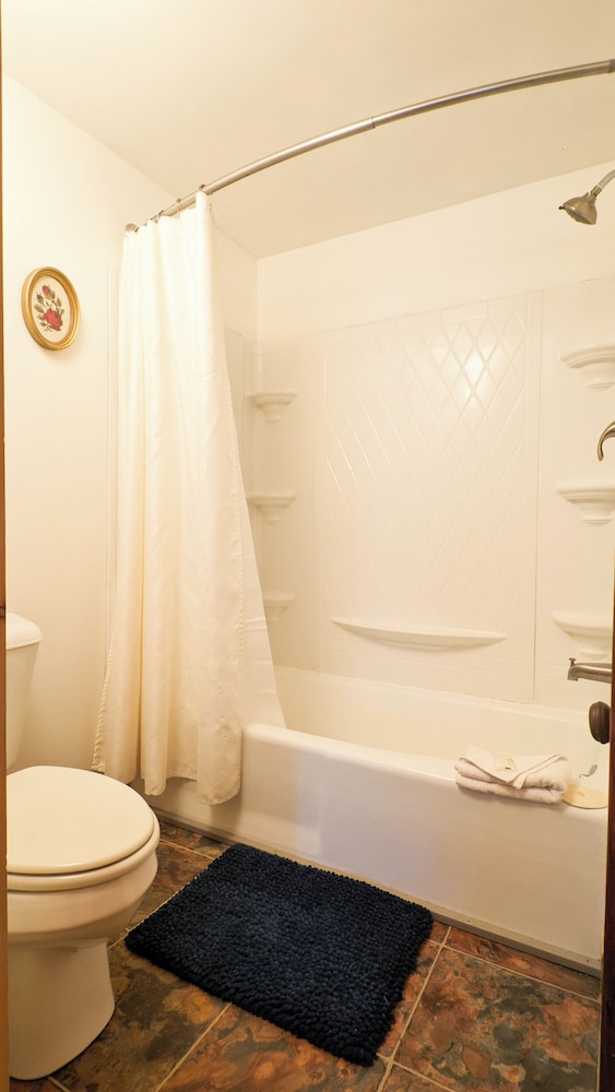 Hinckleys Dreamwood Cottages