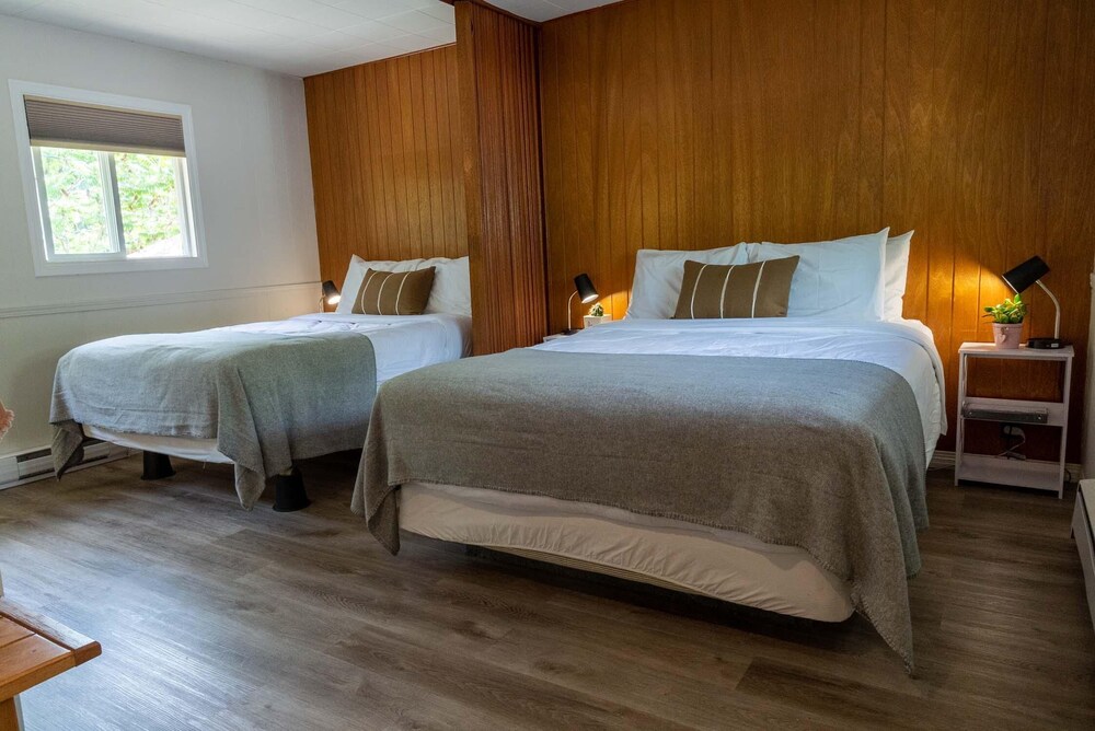 Barefoot Villas Room 4 Cedar view 5
