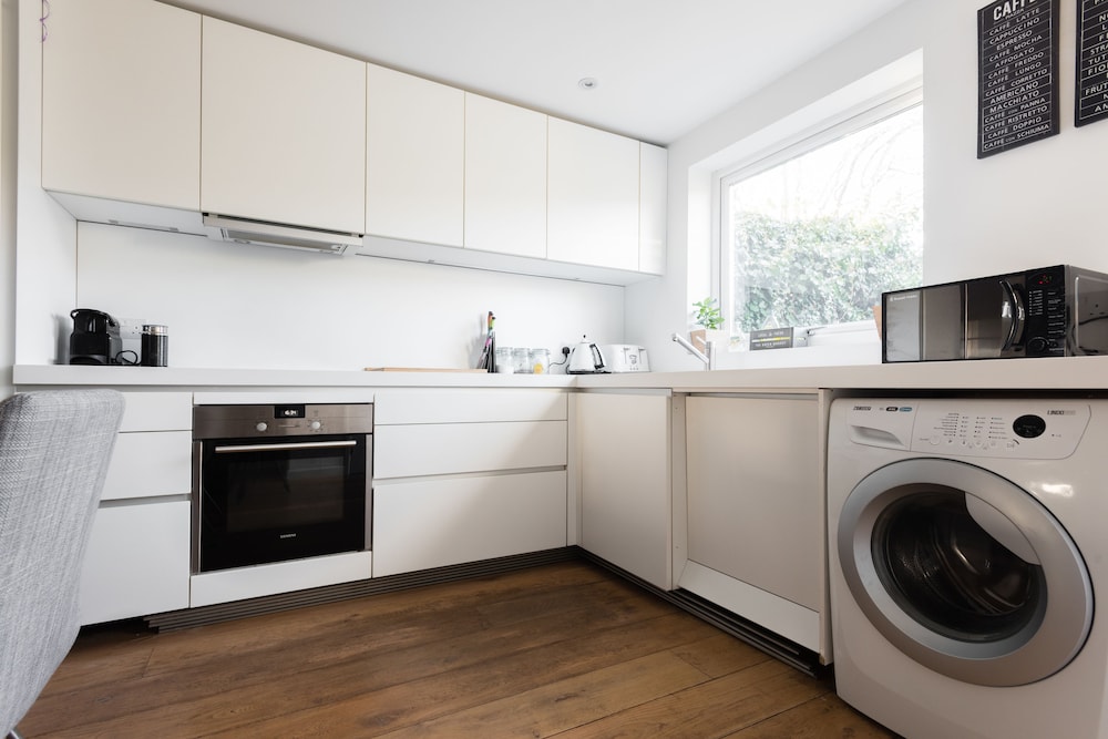 The Jericho Escape - Comfortable & Modern 4BDR in Jericho