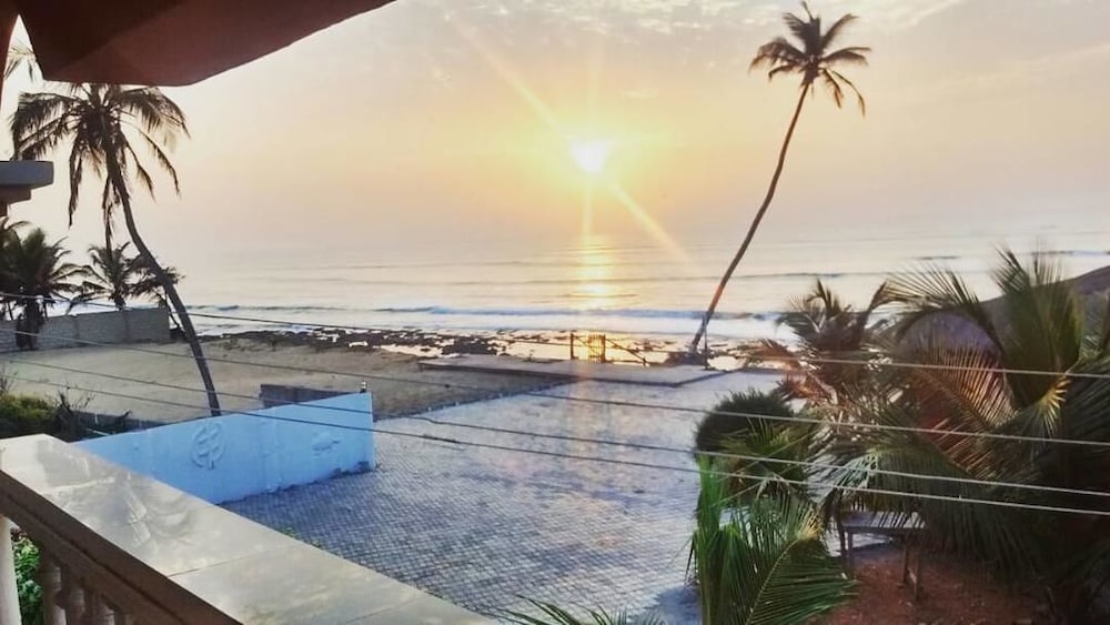 Coconut Pointe Villa & Beach Resort