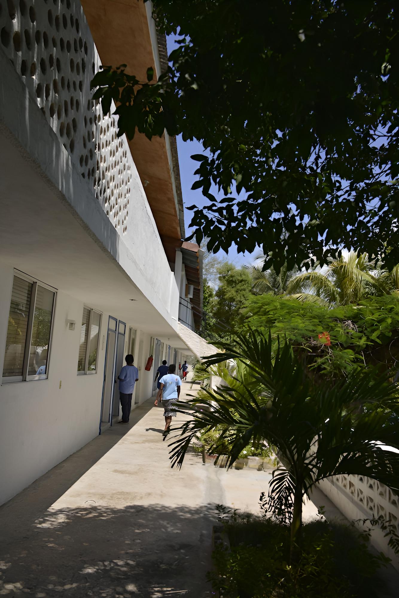 Ouanga Bay Beach Hotel