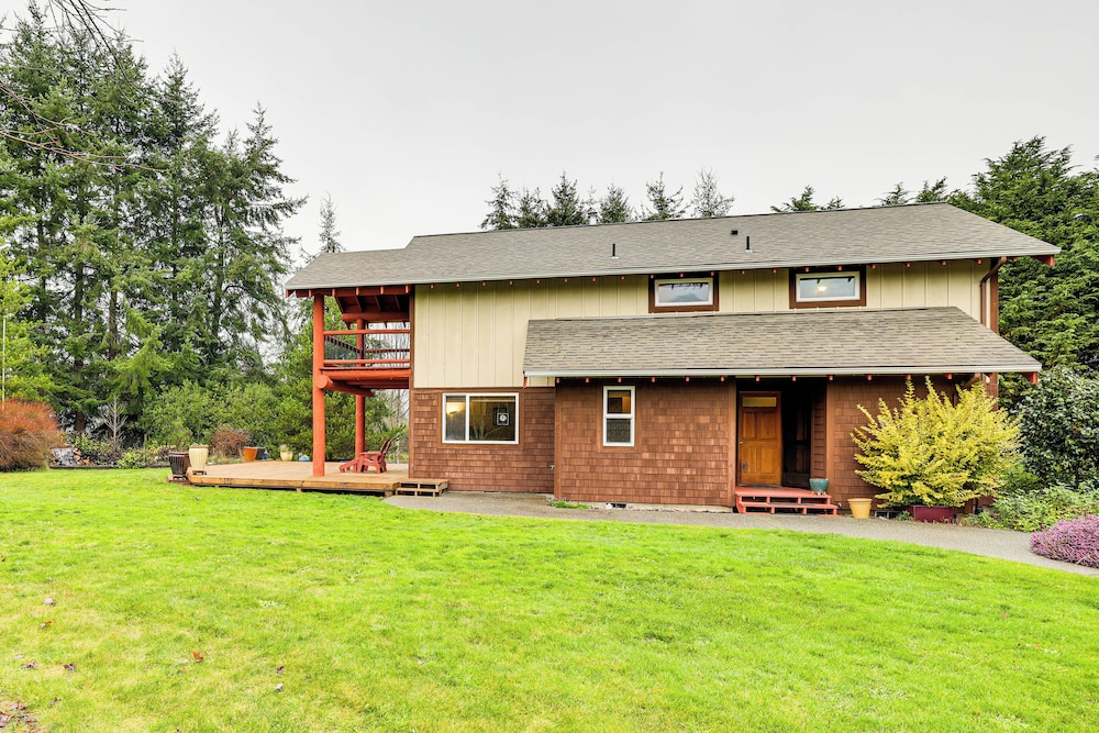 11 Mi to Olympic NP: Port Angeles Retreat w/ Deck