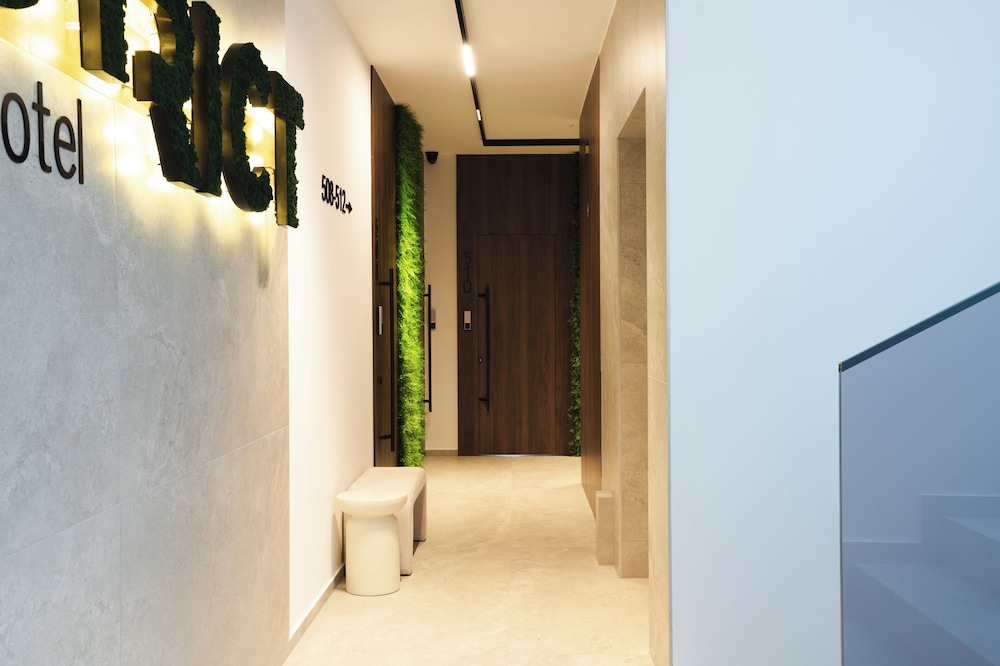 DISTRICT boutique