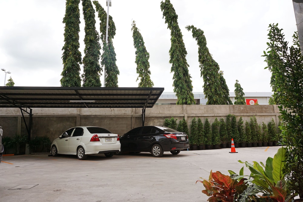 B-Black Hotel Chonburi