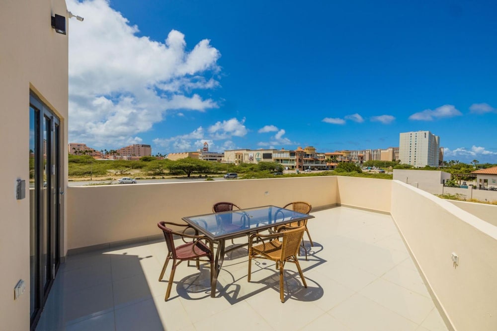 NEW 4br4ba Villa Across of Palmbeach w Pvt Pool