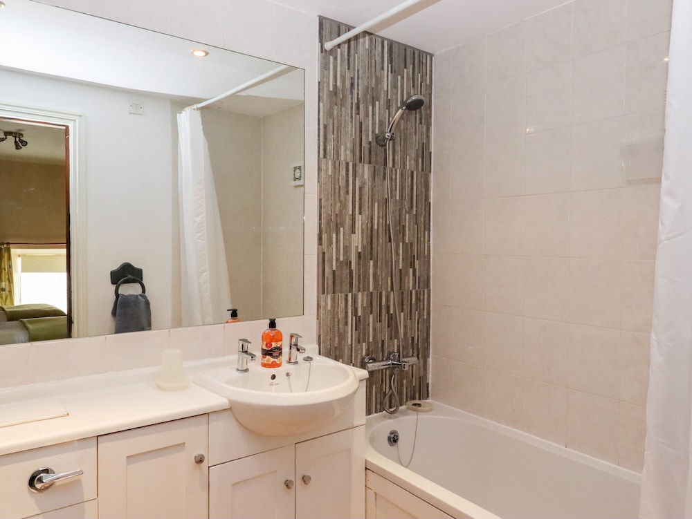 Stoke-on-trent Vacations - Meadow Place - Property Image 12