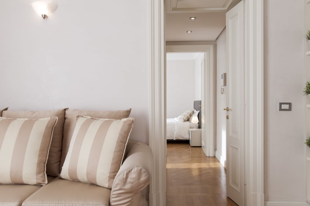 Milan Royal Suites & Luxury Apartments