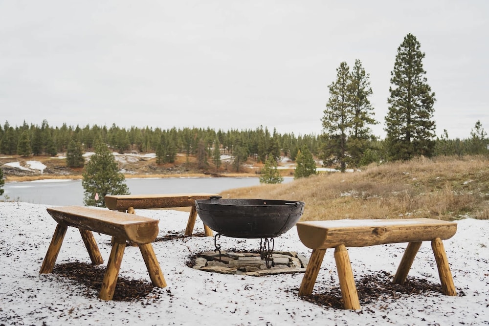 Wilderness Club Escape For 14!