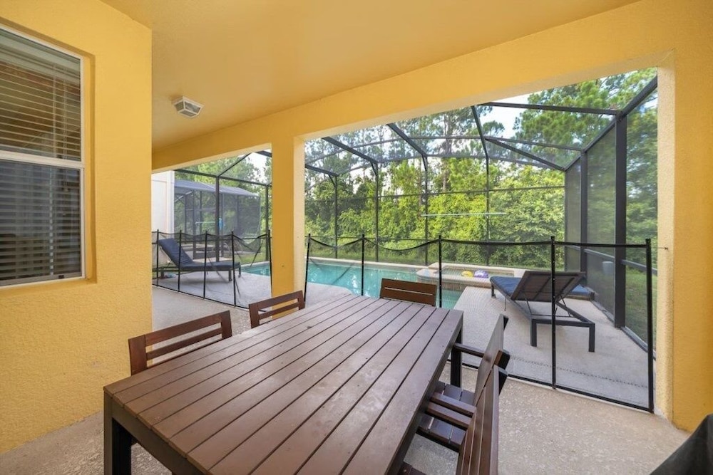 Florida Dreaming 6 Bedroom Home