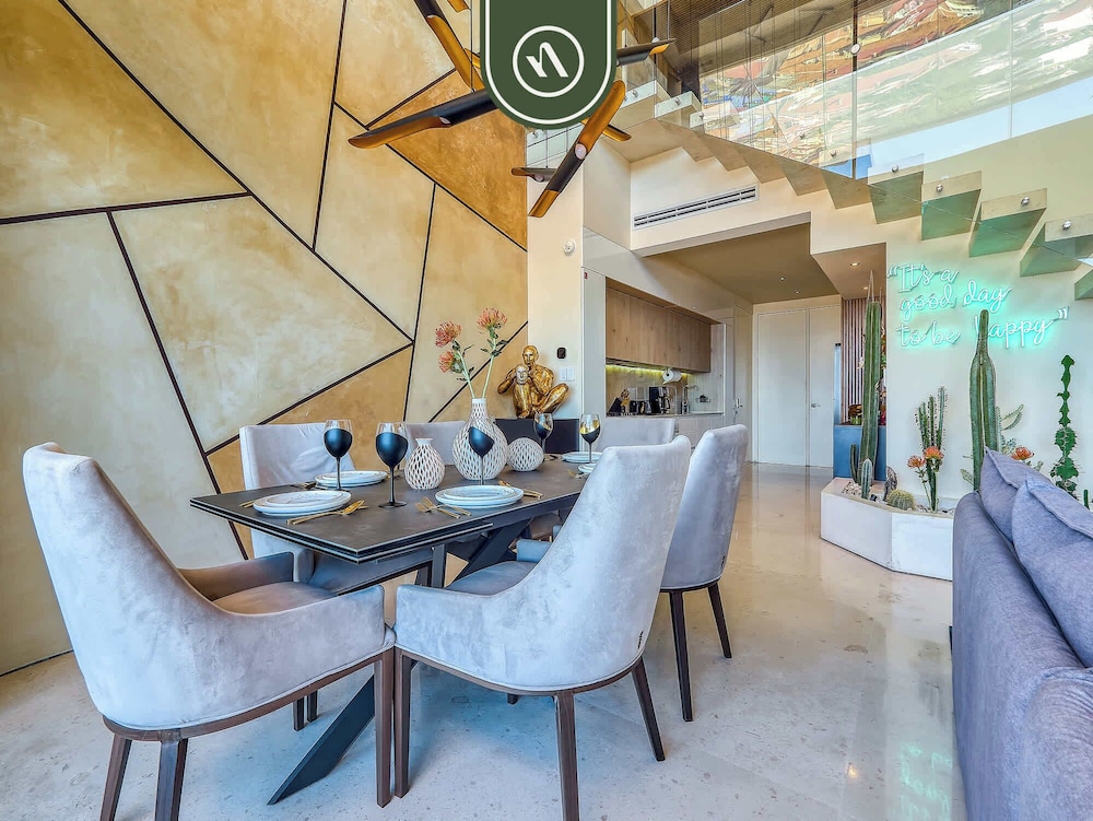 Two Story 2 BR Penthouse - Pool - Ocean View