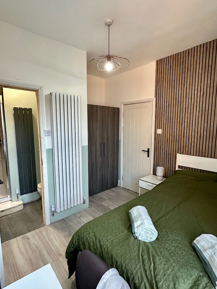 4-bed 3 Bath House in Leicester City