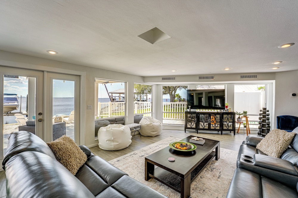 Gulf Coast Luxury! Quiet Home 4 Mi to Sponge Docks