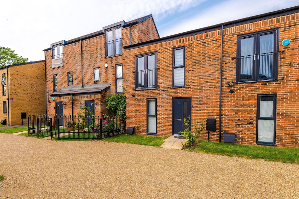 Luxury 2br in Salford, Slps 6, Wifi, Parking & ps5