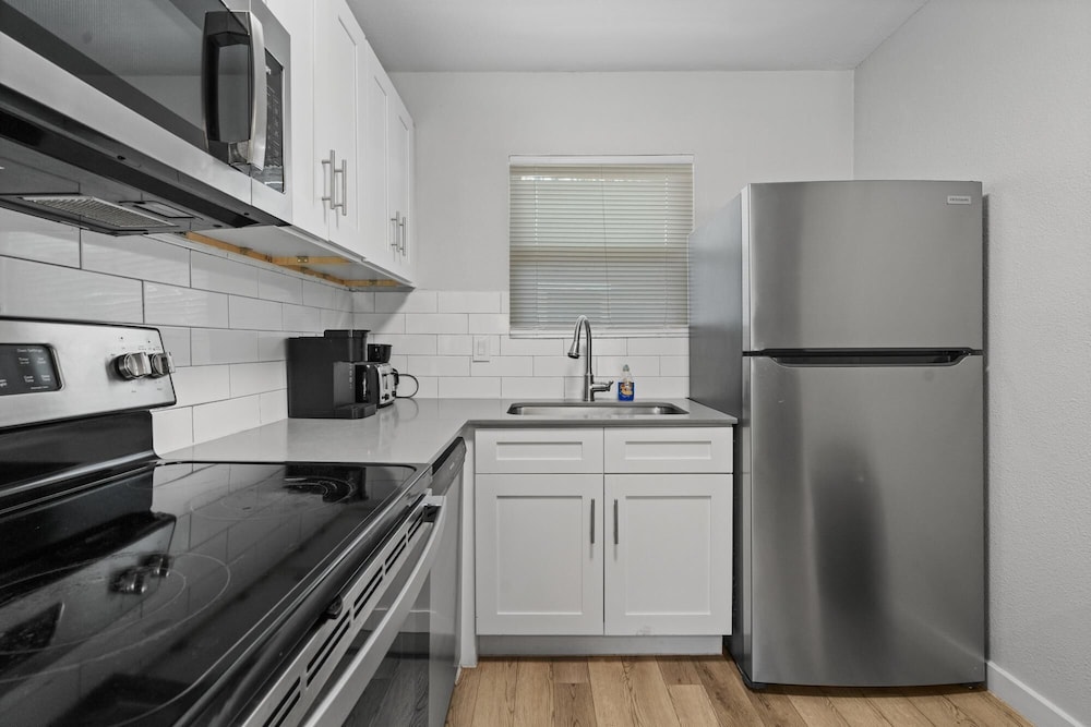 Modern 2BR Near UT Hyde Park Evonify - Property Image 1