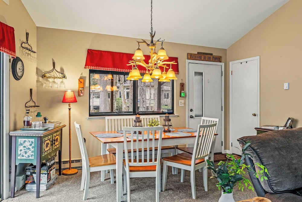 Atlas Point Lodge Sauna, Fireplaces, Kayaks, Lakes + Pet-friendly Yard