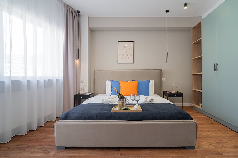 Modern Spacious 2BR Steps to Cismigiu Gardens