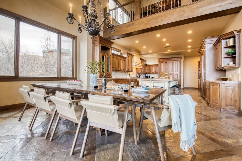 High Meadow by Avantstay Alpine Views w Indoor Pool Hot Tub Open Floor Plan