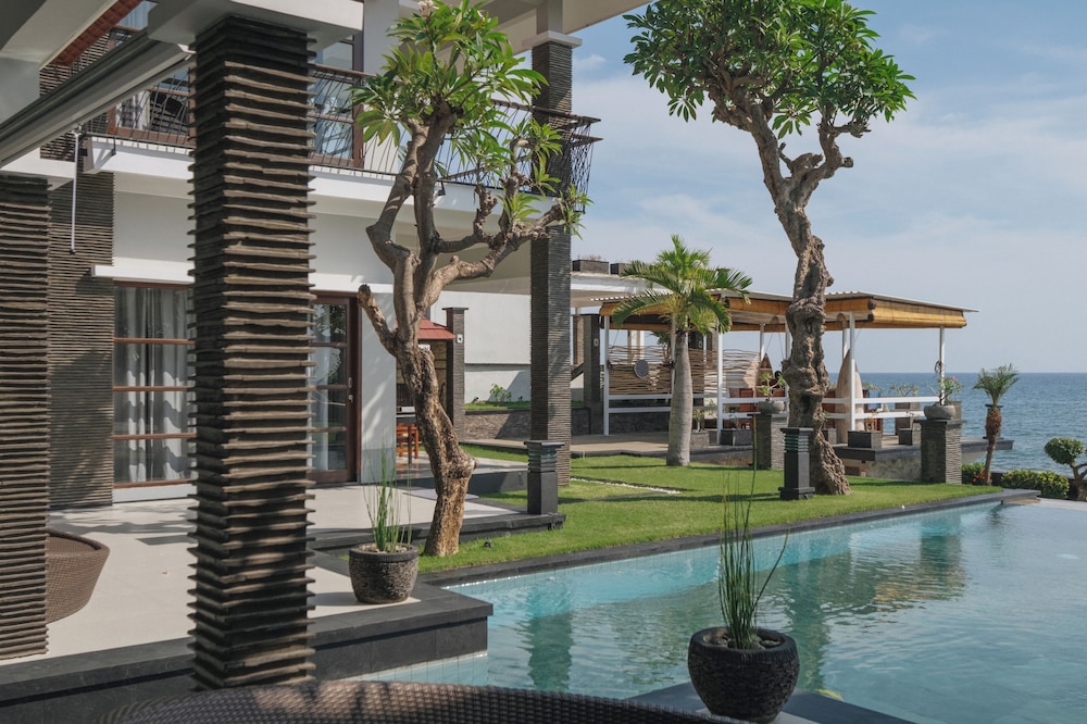 Blue Marlin 6-BR Villa Singaraja Bali