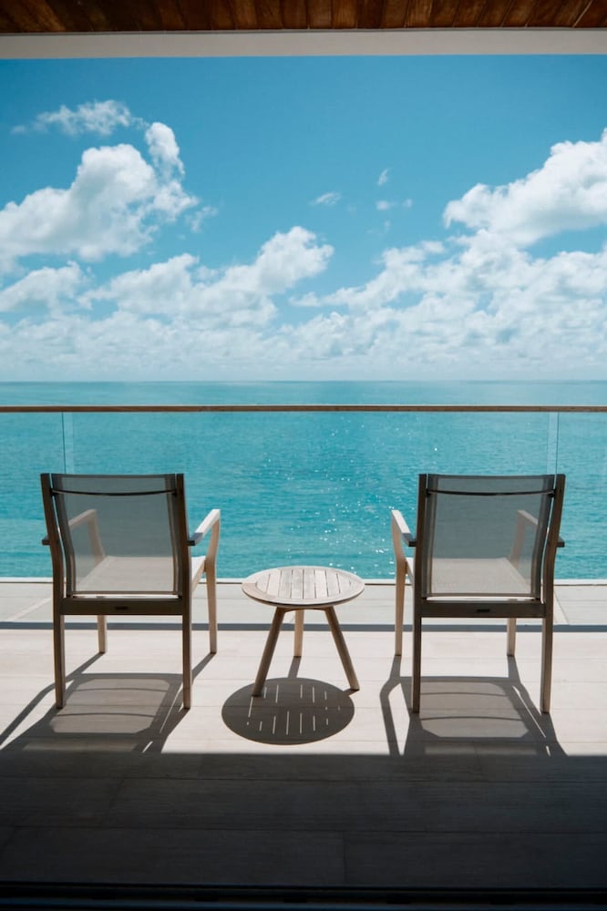 Luxurious Oceanfront Villa Infinity Pool Plunge