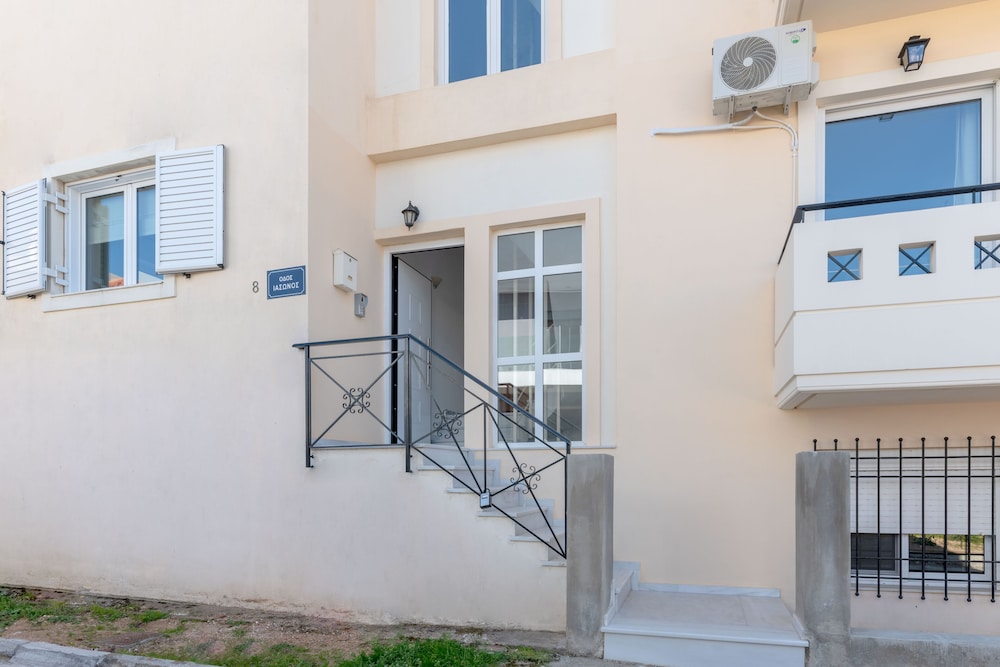 Superior 3BR Apartment in Chalandri