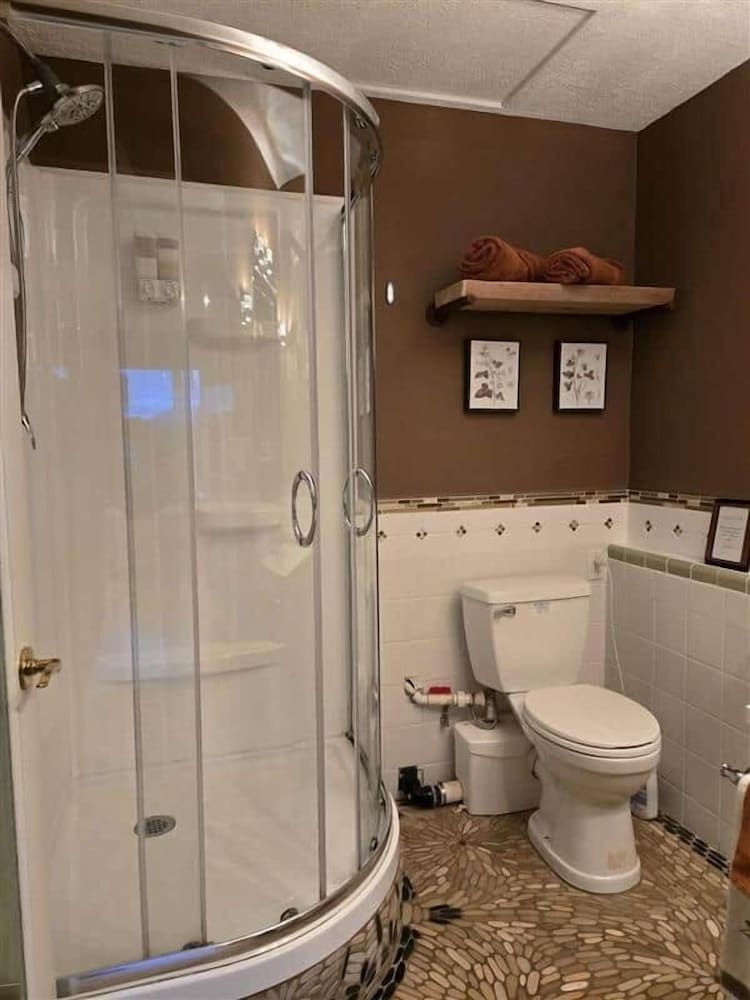 Madeira Park Vacation Suite