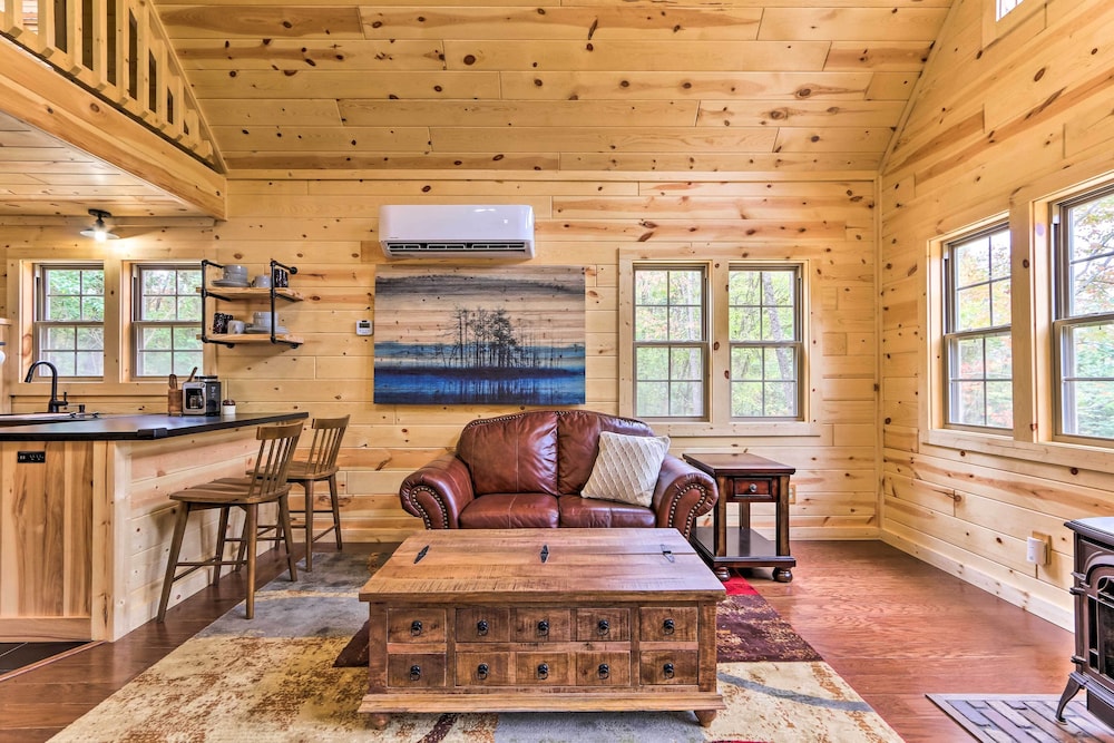 Idyllic Cabin in the Heart of Hocking Hills view 5