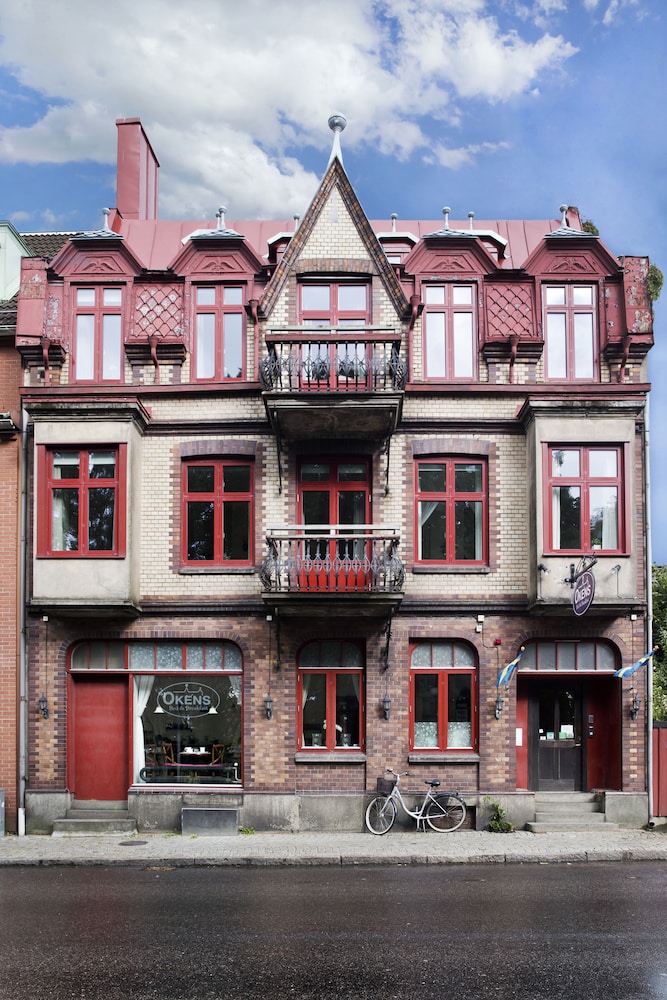 Hotel Okens Bed & Breakfast - Image 1