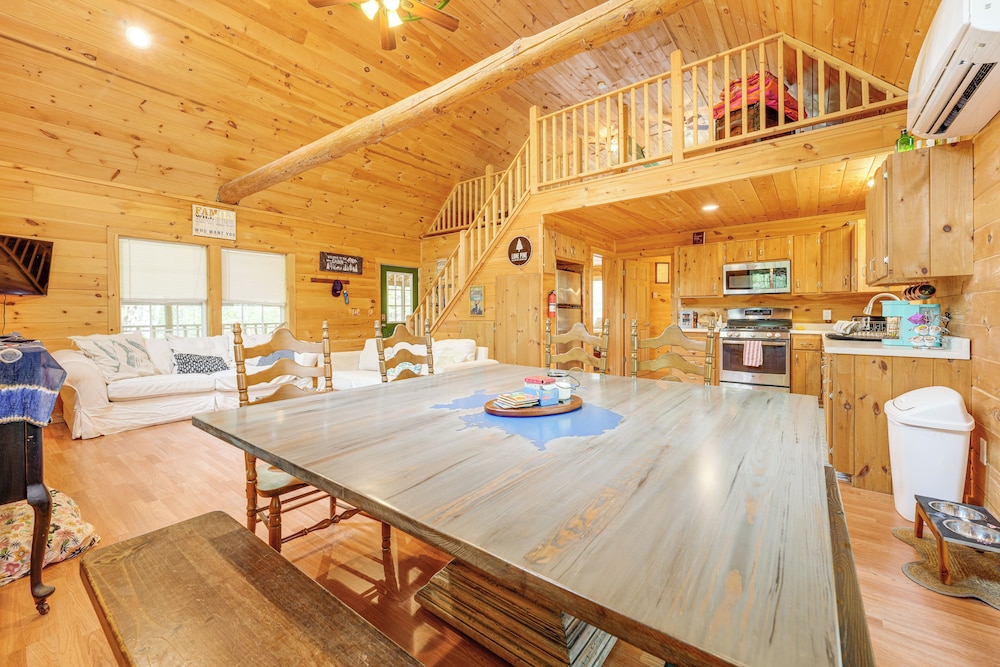 2 Mi to Marina & Beach: Frye Island Retreat!