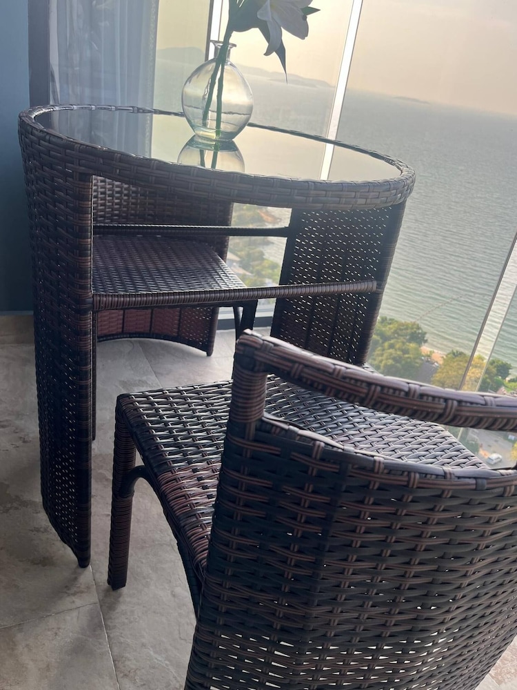 Breath Taking Sea View - Luxury Living