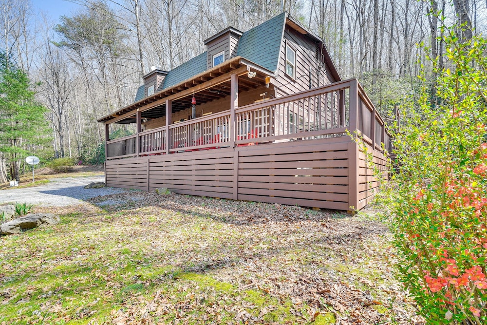 Serene Townsend Cabin Rental w/ Hot Tub & Grill! view 4