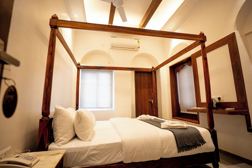 SHIVA KASHI HOTEL