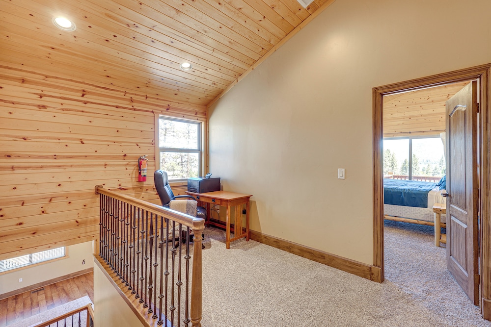 Walkable Big Bear Lake Home w/ Private Hot Tub!