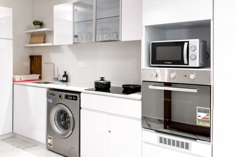 The 2bdr Radiant Residence 5 min to Airport