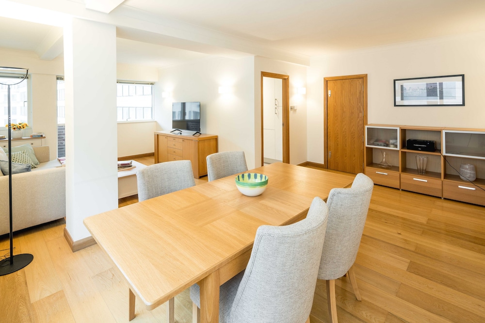 Bright 2-Bed Flat Near St Paul’S