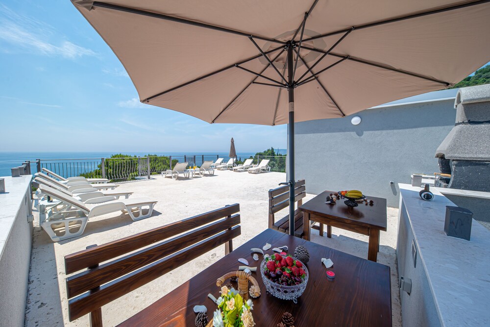 Green Pino Seaview Studios view 4