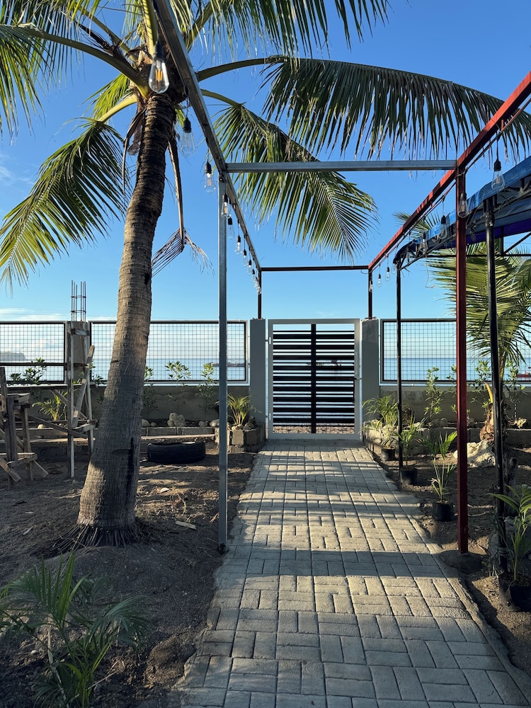 Isla Enriqueta - Private Beach Resort