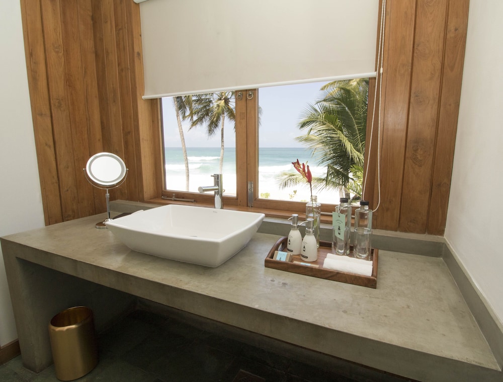 Ubuntu Beach Villas By Reveal