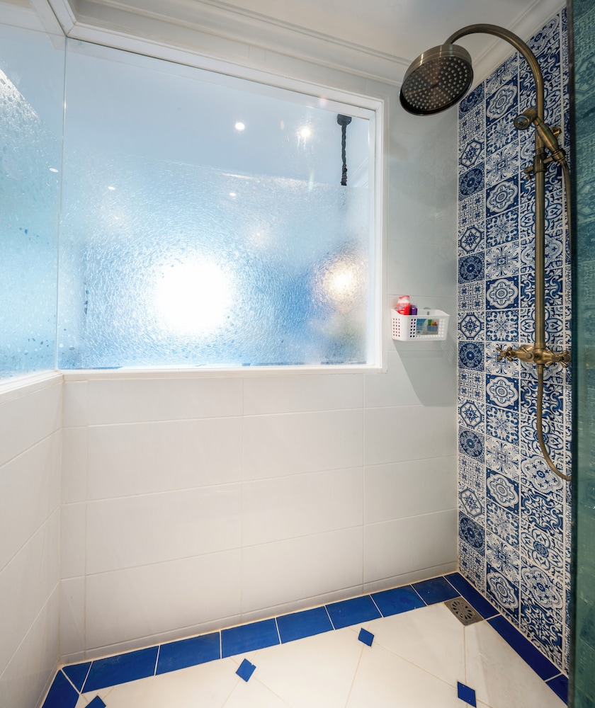 Seven Seas Cote d'Azur with Pool& Gym