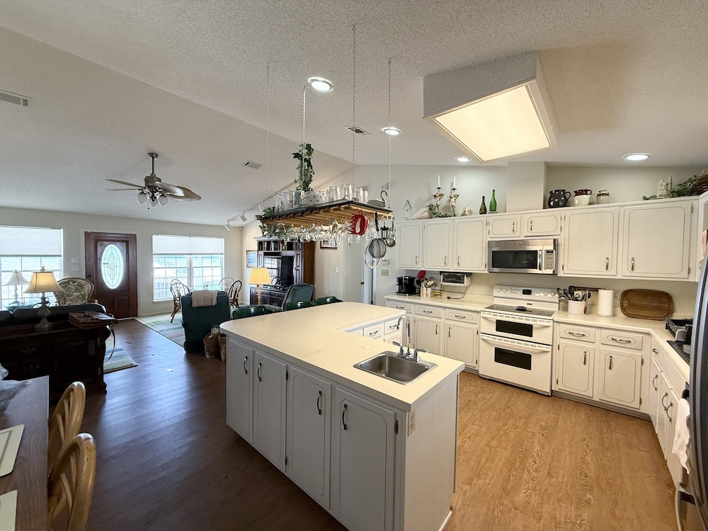 Windsail 6 Bedroom Home