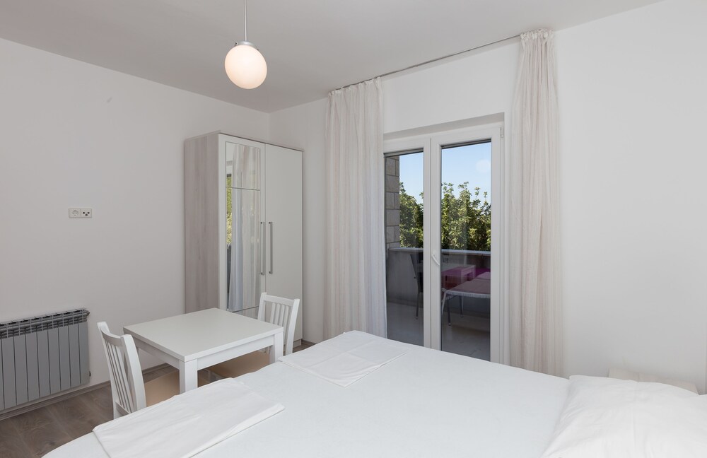 Rooms Villa Basica view 4