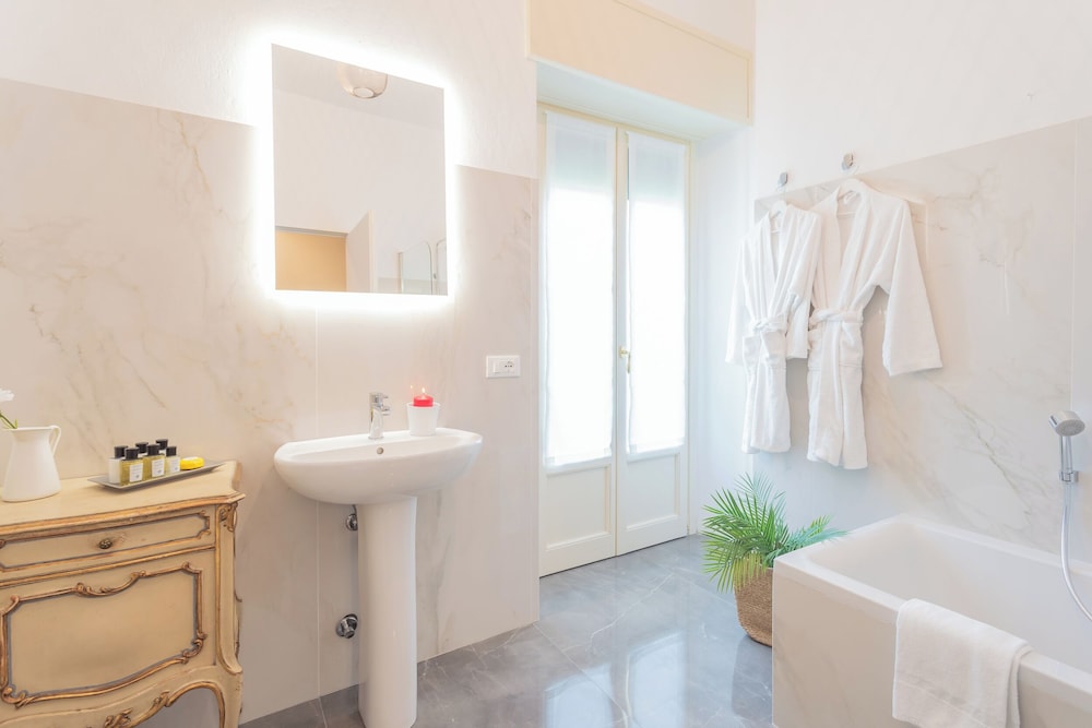 Luxury Apartments in Villa Cardinal Ciceri by Rent all Como