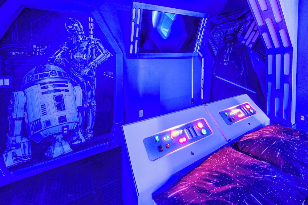 Awesome 8BR Villa Disney Arcade Pool