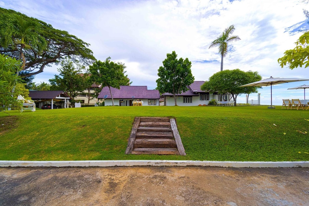 Oceanfront 6 Bedroom Twin Villas OV6