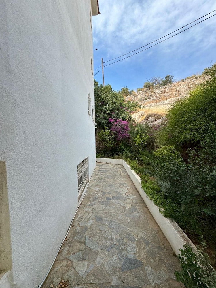1BD Apartment Near the Beach in Vouliagmeni view 4