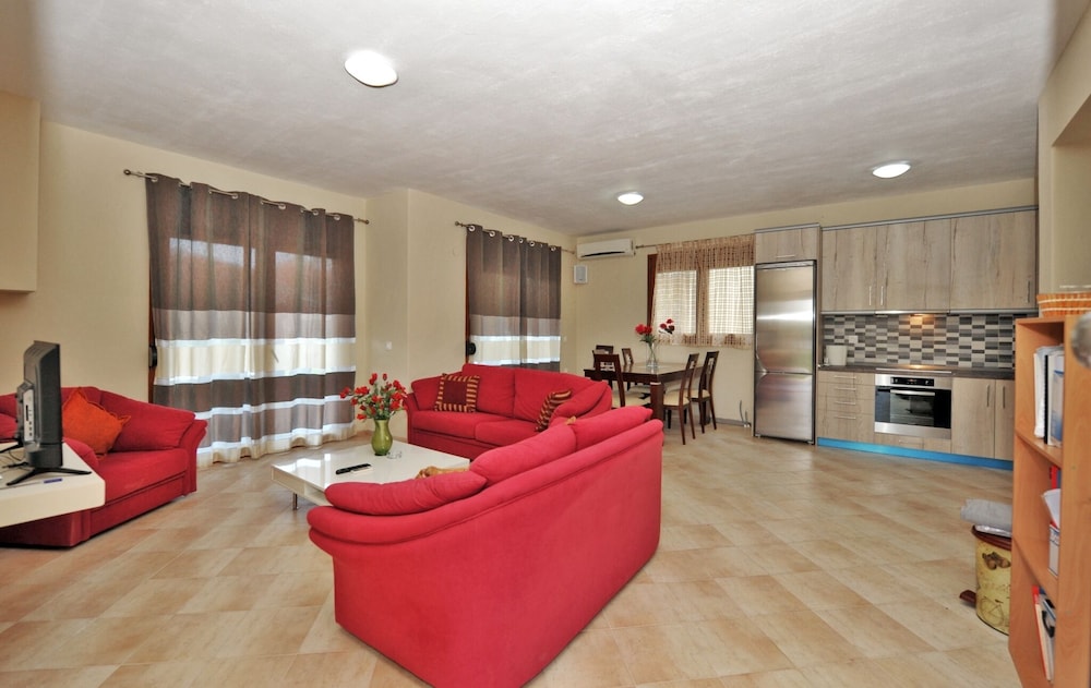 Marina Maisonette by Rentalspro
