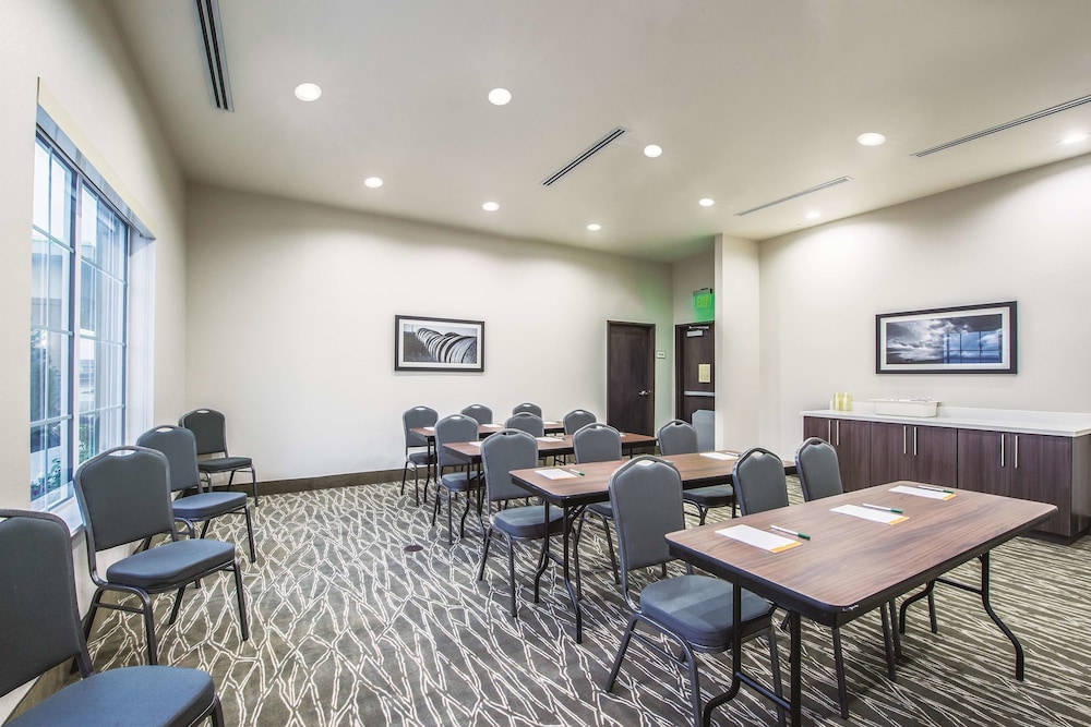 Enid Vacations - La Quinta Inn  Suites by Wyndham Enid - Property Image 5