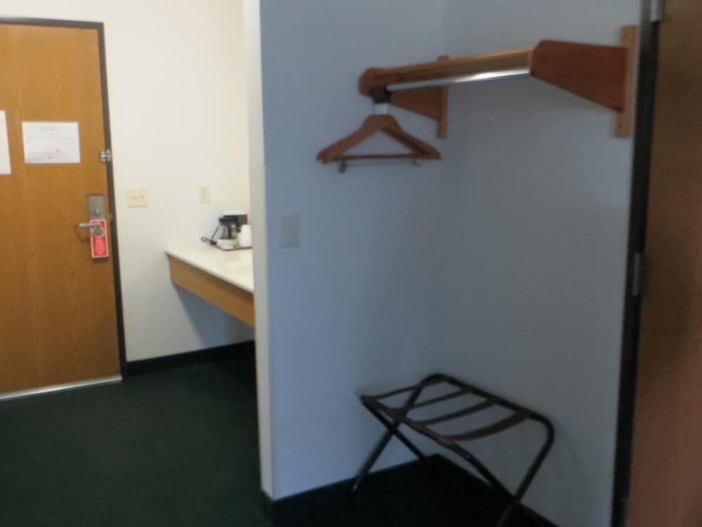 AmeriVu Inn and Suites - Stanley view 3