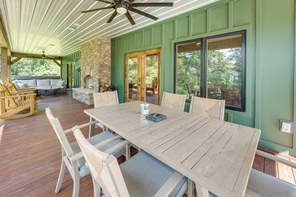 400 Acres on Lavender Mtn: Getaway w/ Hot Tub!