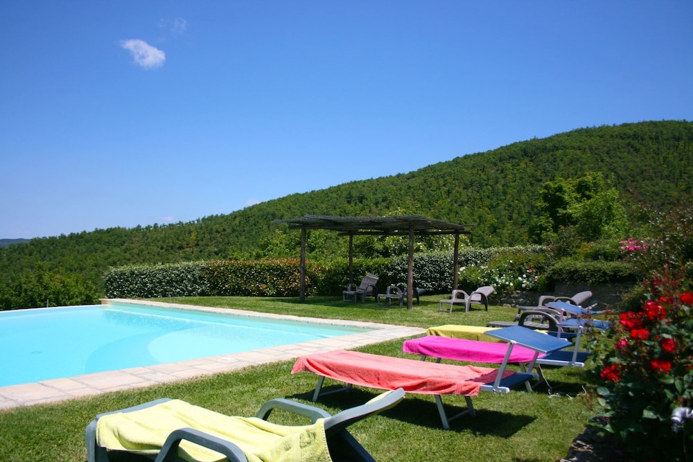 Wonderful private villa for 16 people with WIFI, private pool, TV and parking